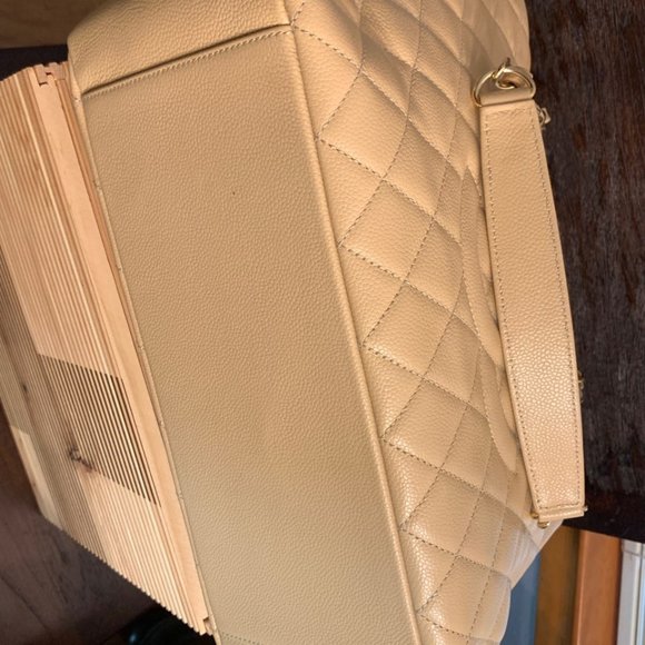 SOLD    Chanel Diamond-quilted Caviar Leather GST Beige Clair - Picture 8 of 15